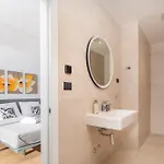 Vivi Rent - Old Olive Vi
